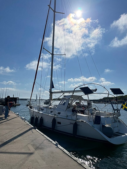 Beneteau Oceanis 411 3 of 5