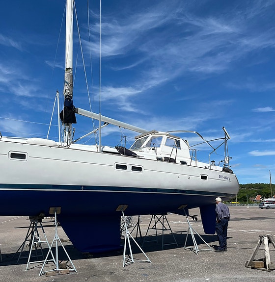 Beneteau Oceanis 411 2 of 5