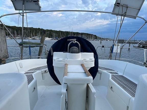 Beneteau Oceanis 411 4 of 5