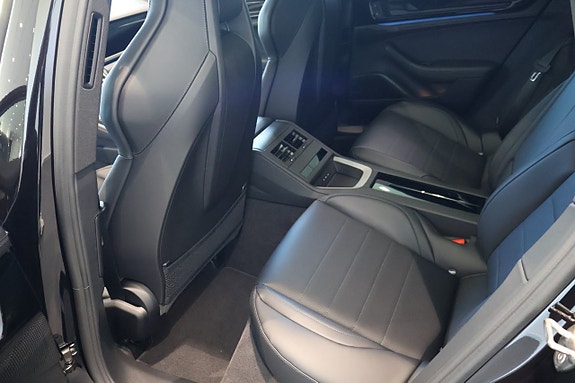 Porsche Panamera 4 12 of 19