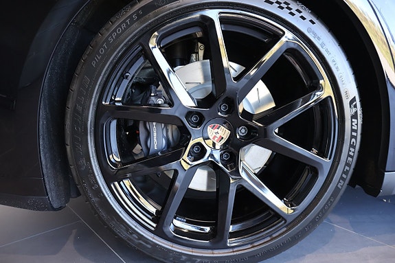 Porsche Panamera 4 5 of 5
