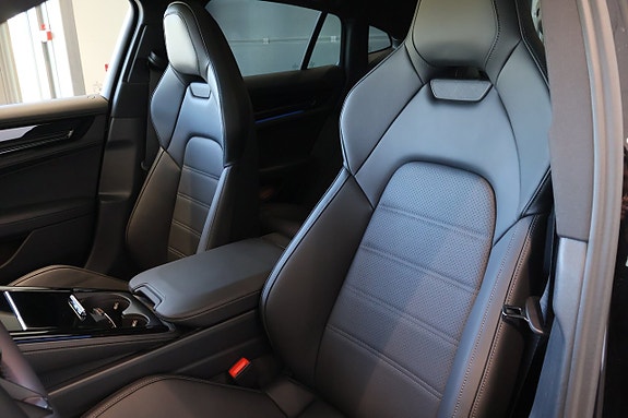 Porsche Panamera 4 13 of 19