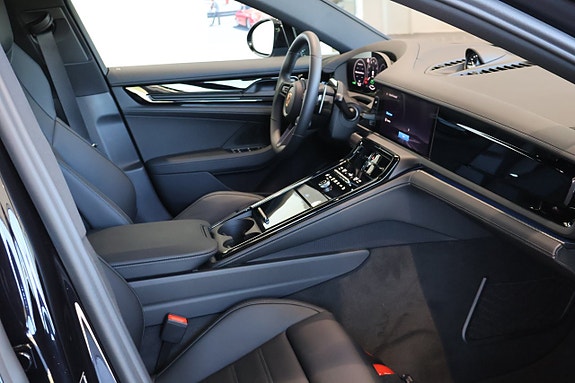 Porsche Panamera 4 18 of 19