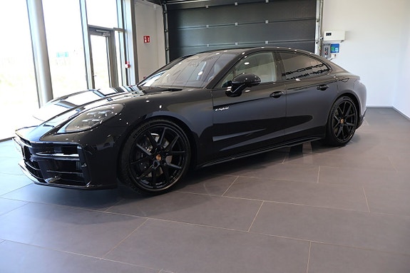 Porsche Panamera 4 10 of 19