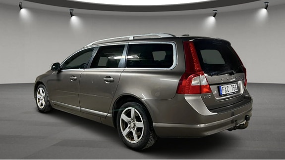 Volvo V70 2 of 5
