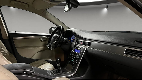Volvo V70 4 of 5