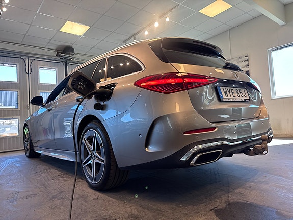 Mercedes-Benz C300 3 of 5