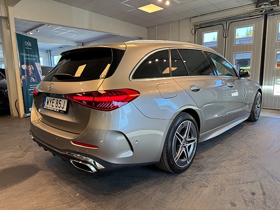Mercedes-Benz C300 4 of 5