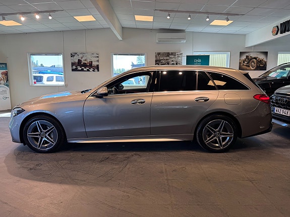 Mercedes-Benz C300 25 of 29