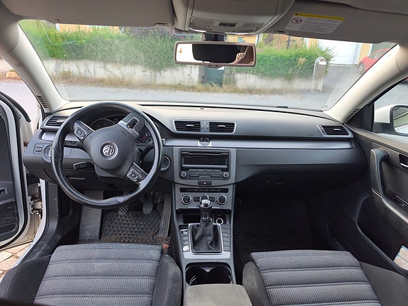 Volkswagen Passat 5 of 11