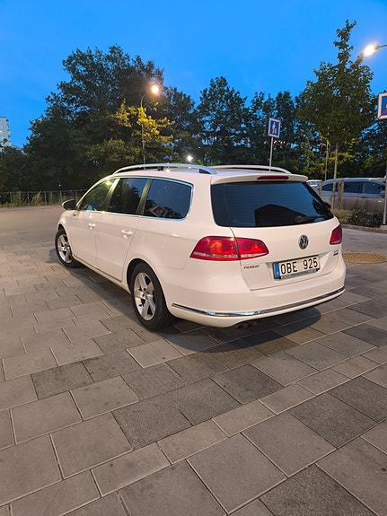 Volkswagen Passat 2 of 11