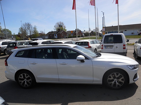 Volvo V60 3 of 4