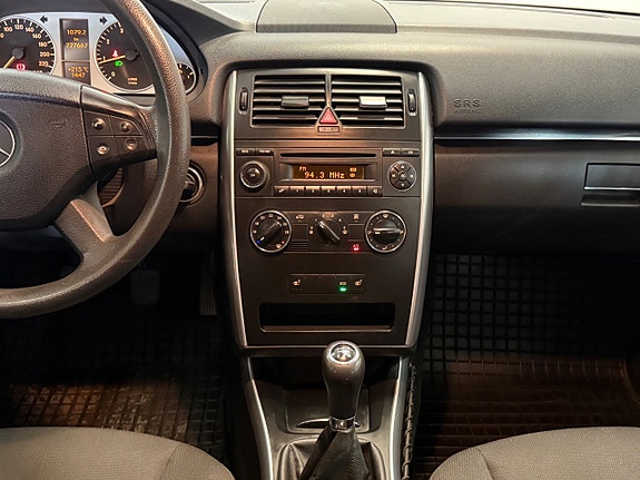 Mercedes-Benz B180 15 of 25