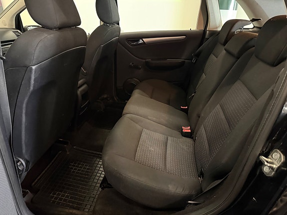 Mercedes-Benz B180 18 of 25