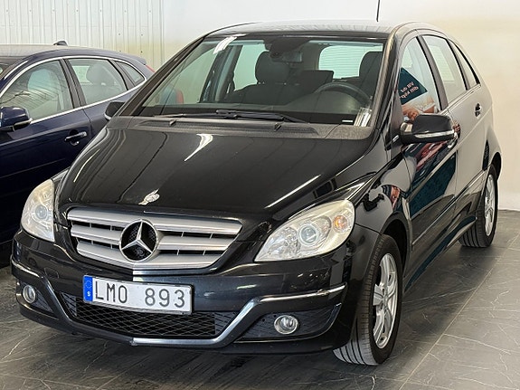 Mercedes-Benz B180 3 of 5