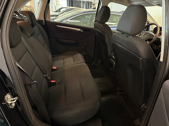 Mercedes-Benz B180 19 of 25