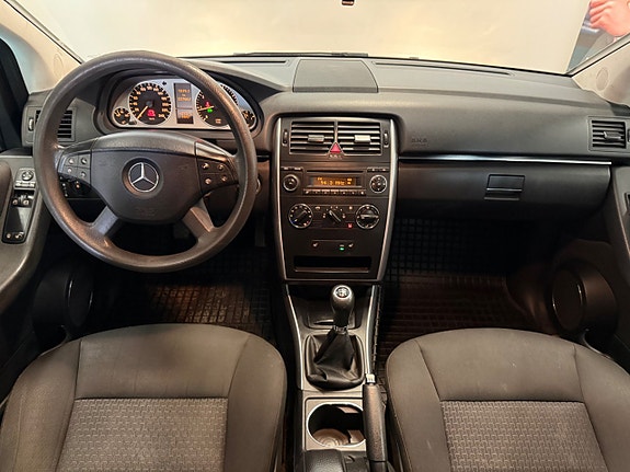 Mercedes-Benz B180 13 of 25