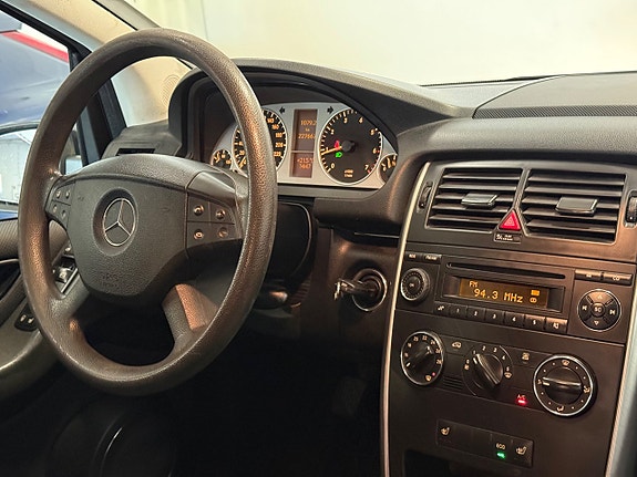 Mercedes-Benz B180 20 of 25