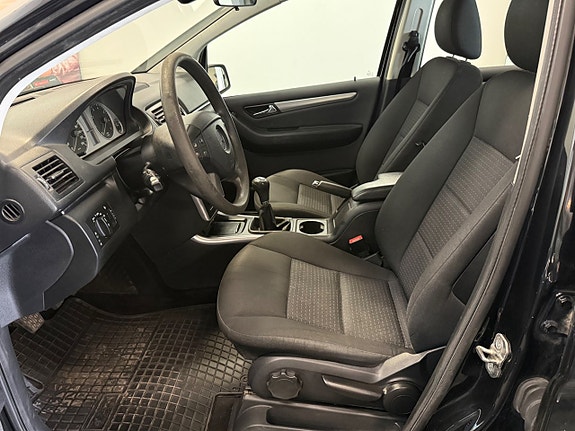 Mercedes-Benz B180 8 of 25
