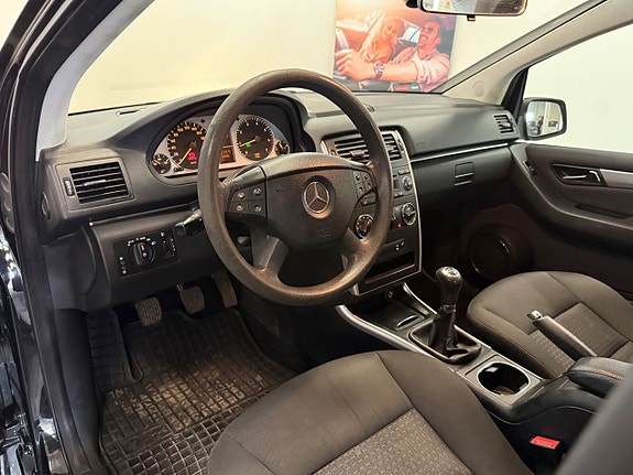 Mercedes-Benz B180 9 of 25