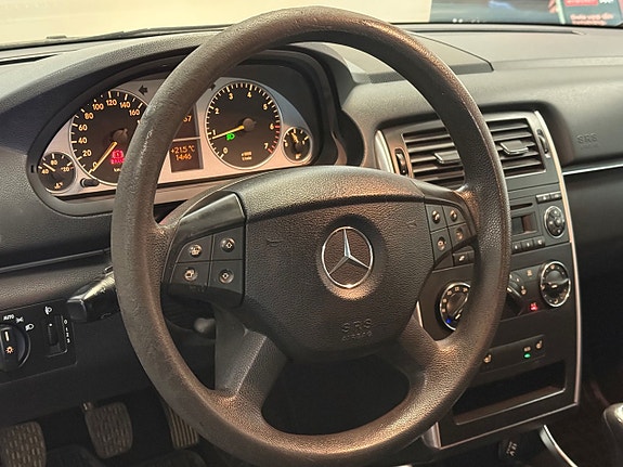 Mercedes-Benz B180 10 of 25