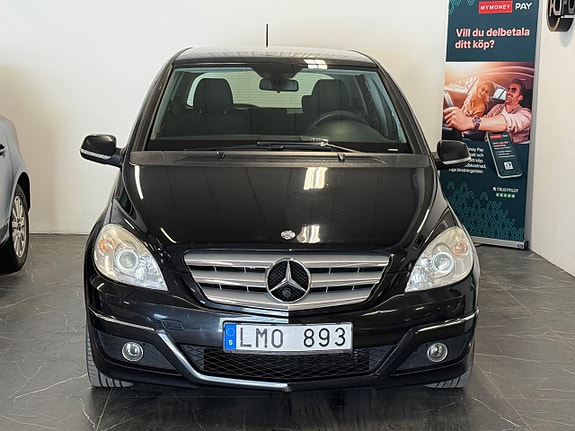 Mercedes-Benz B180 2 of 5