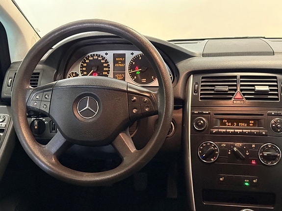 Mercedes-Benz B180 14 of 25