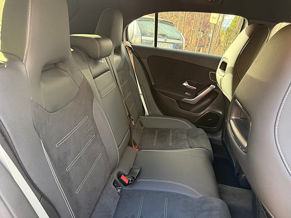 Mercedes-Benz A250 e 4 of 5