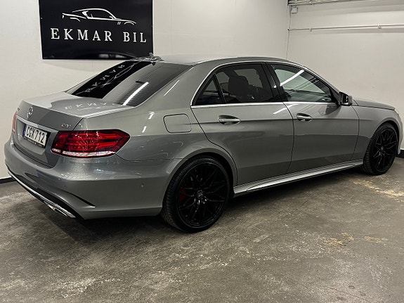 Mercedes-Benz E220 4 of 5