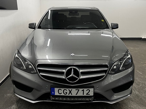 Mercedes-Benz E220 3 of 5