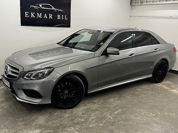 Mercedes-Benz E220 2 of 5