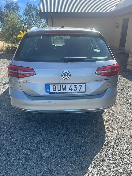 Volkswagen Passat 2 of 5