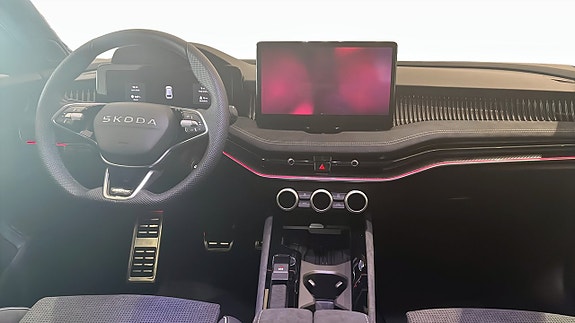 Skoda Superb 11 of 16