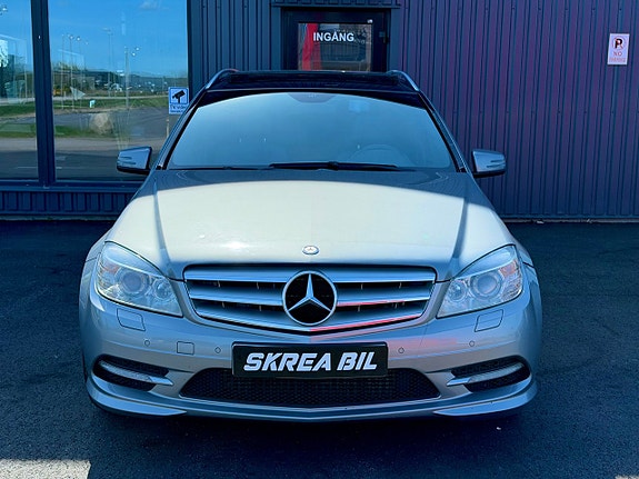 Mercedes-Benz C250 3 of 5