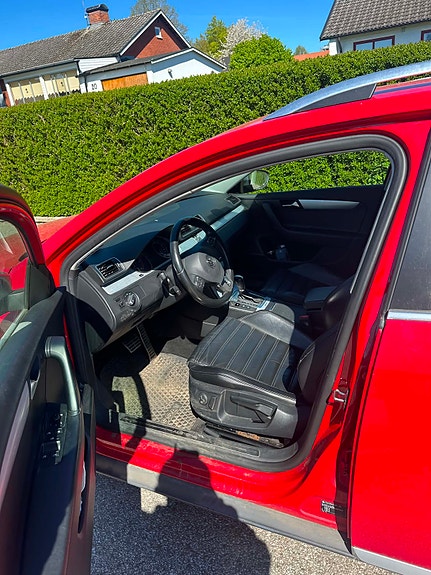 Volkswagen Passat Alltrack 3 of 3
