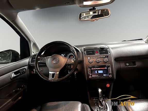 Volkswagen Touran Cross 10 of 13