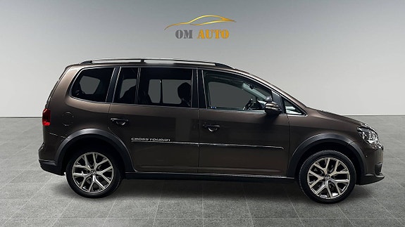 Volkswagen Touran Cross 8 of 13