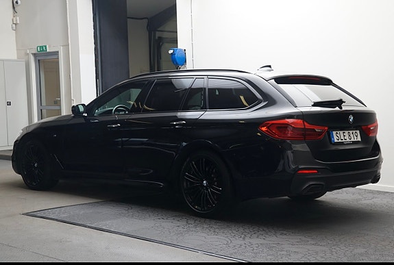 BMW 520d 4 of 5