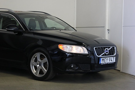 Volvo V70 2 of 21