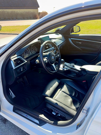 BMW 330e 7 of 14