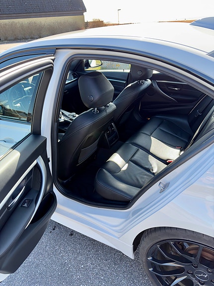 BMW 330e 9 of 14
