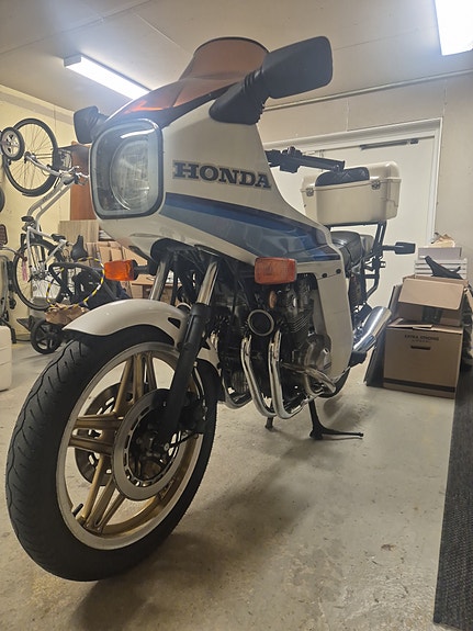 Honda CB750F2 5 of 8