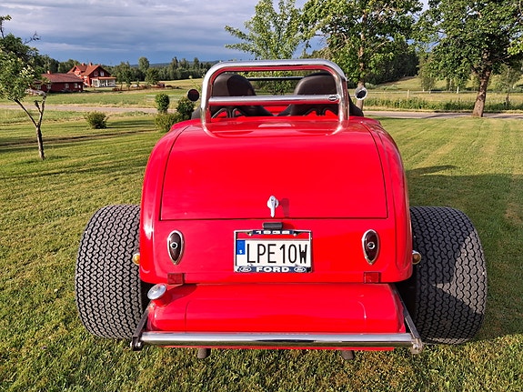 Ford V8 2 of 5