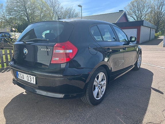 BMW 118d 2 of 5