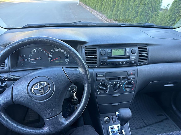 Toyota Corolla 4 of 4