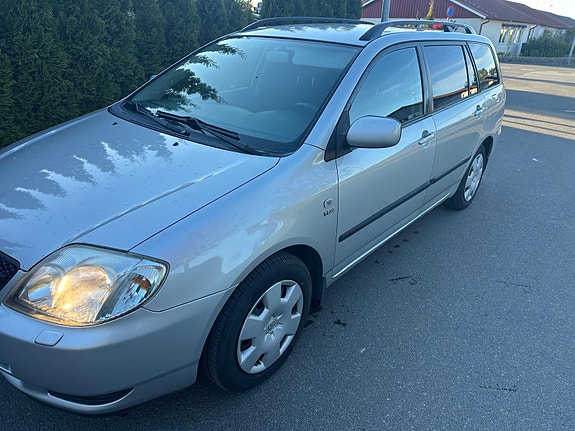 Toyota Corolla 2 of 4