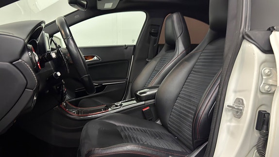 Mercedes-Benz CLA200 5 of 5