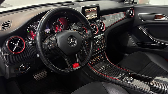 Mercedes-Benz CLA200 4 of 5