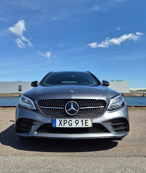 Mercedes-Benz C300 3 of 5