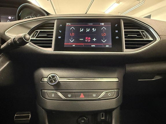 Peugeot 308 SW 19 of 24